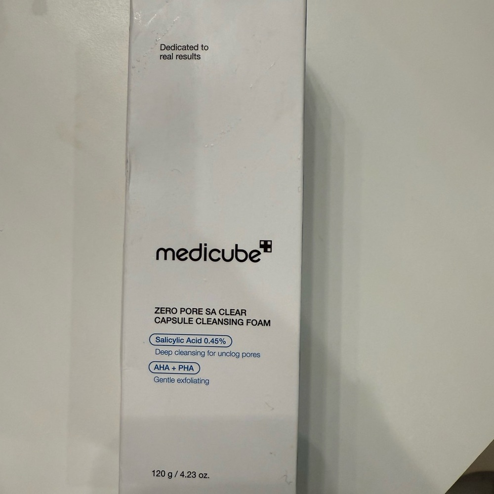 Medicube White Zero Pore SA Clear Capsule Cleansing Foam